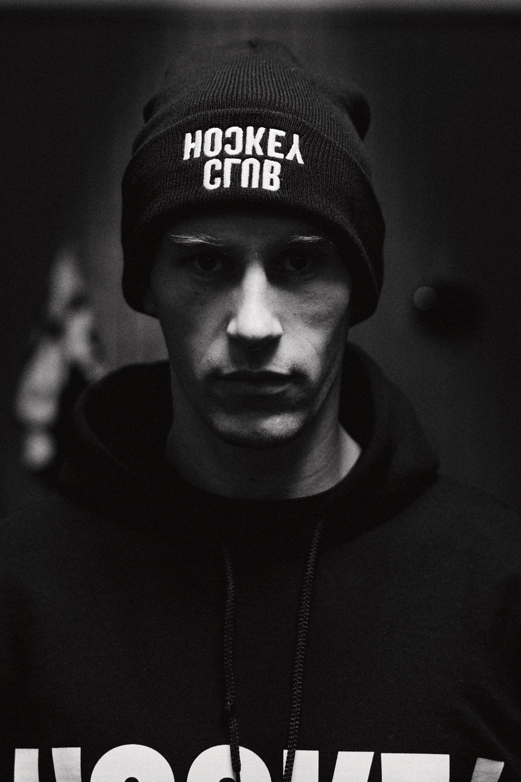 BACK CZECH EMBROIDERED BEANIE